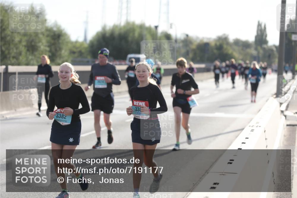 03.10.2024 - Köhlbrandbrückenlauf Fuchs,  Jonas http://msf.ph/oto/7191177 03.10.2024 09:24:27 Position 3 3382, 33 meine-sportfotos.de