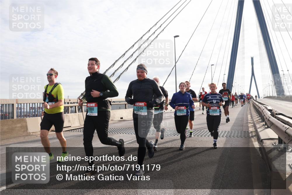 03.10.2024 - Köhlbrandbrückenlauf Matties Gatica Varas http://msf.ph/oto/7191179 03.10.2024 09:27:13 Position 2 1590, 1200, 2049, 2050 meine-sportfotos.de