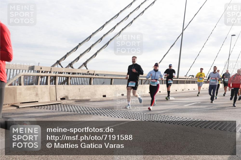 03.10.2024 - Köhlbrandbrückenlauf Matties Gatica Varas http://msf.ph/oto/7191588 03.10.2024 09:27:17 Position 2 1586 meine-sportfotos.de