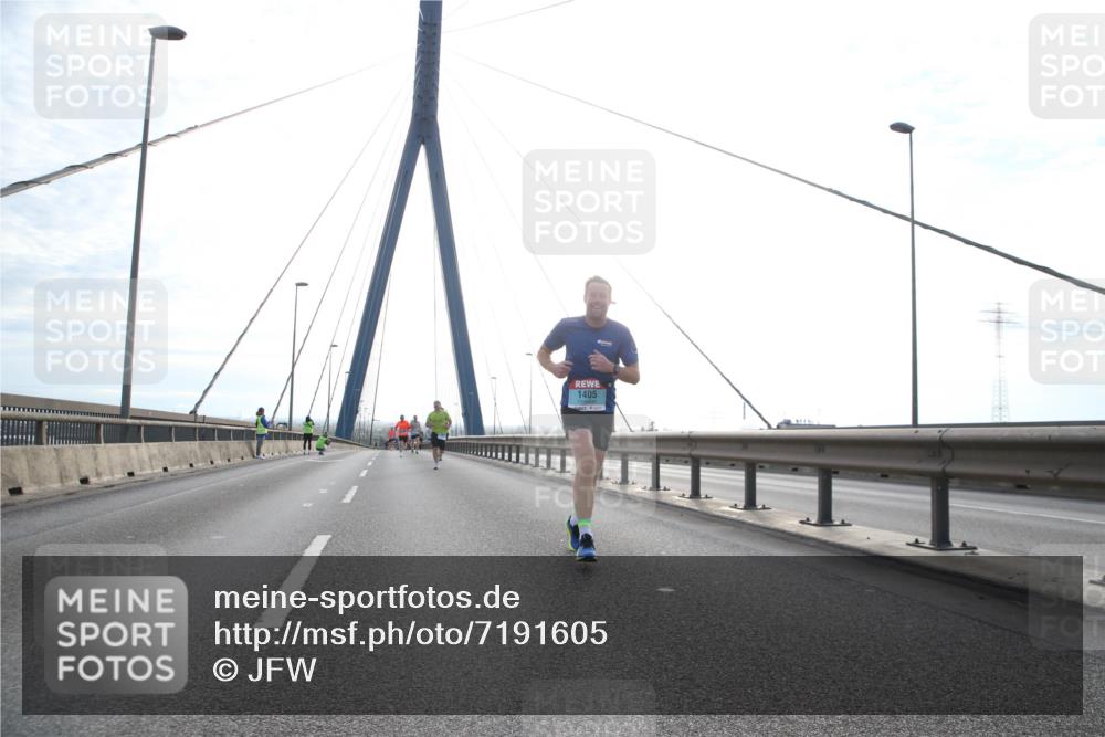 03.10.2024 - Köhlbrandbrückenlauf Jannik Wohlers http://msf.ph/oto/7191605 03.10.2024 09:18:52 Position 1 1405 meine-sportfotos.de