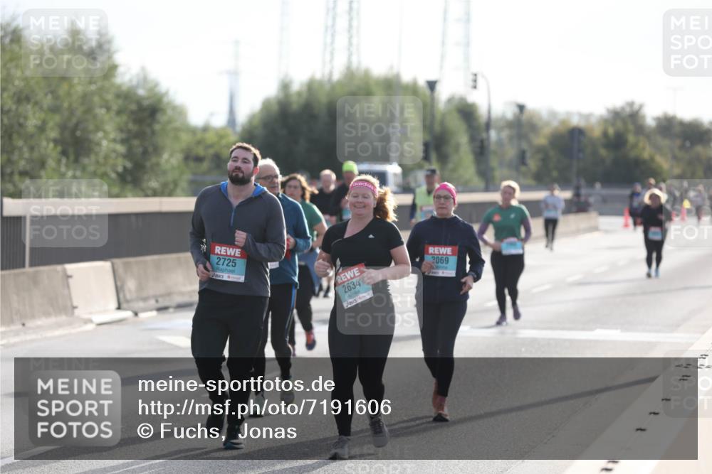 03.10.2024 - Köhlbrandbrückenlauf Fuchs,  Jonas http://msf.ph/oto/7191606 03.10.2024 09:25:01 Position 3 2725, 2634, 2069, 11 meine-sportfotos.de
