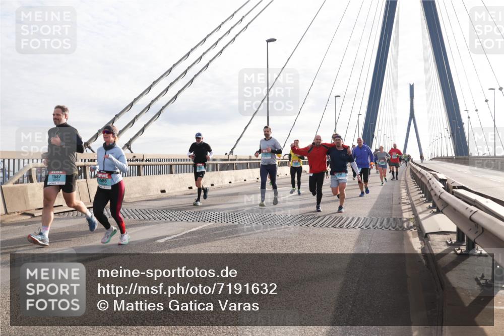 03.10.2024 - Köhlbrandbrückenlauf Matties Gatica Varas http://msf.ph/oto/7191632 03.10.2024 09:27:19 Position 2 1587, 1586, 1921 meine-sportfotos.de