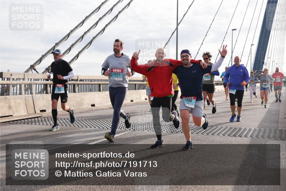 03.10.2024 - Köhlbrandbrückenlauf Matties Gatica Varas http://msf.ph/oto/7191713 03.10.2024 09:27:20 Position 2 152, 1921, 1996, 1936, 1479, 1045 meine-sportfotos.de
