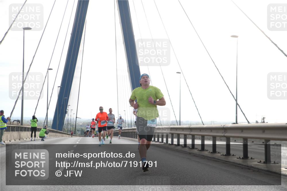 03.10.2024 - Köhlbrandbrückenlauf Jannik Wohlers http://msf.ph/oto/7191791 03.10.2024 09:18:55 Position 1 005 meine-sportfotos.de