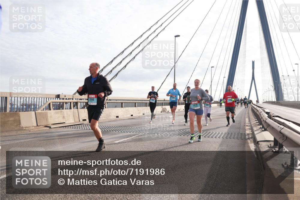 03.10.2024 - Köhlbrandbrückenlauf Matties Gatica Varas http://msf.ph/oto/7191986 03.10.2024 09:27:23 Position 2 1446, 2098, 1479 meine-sportfotos.de
