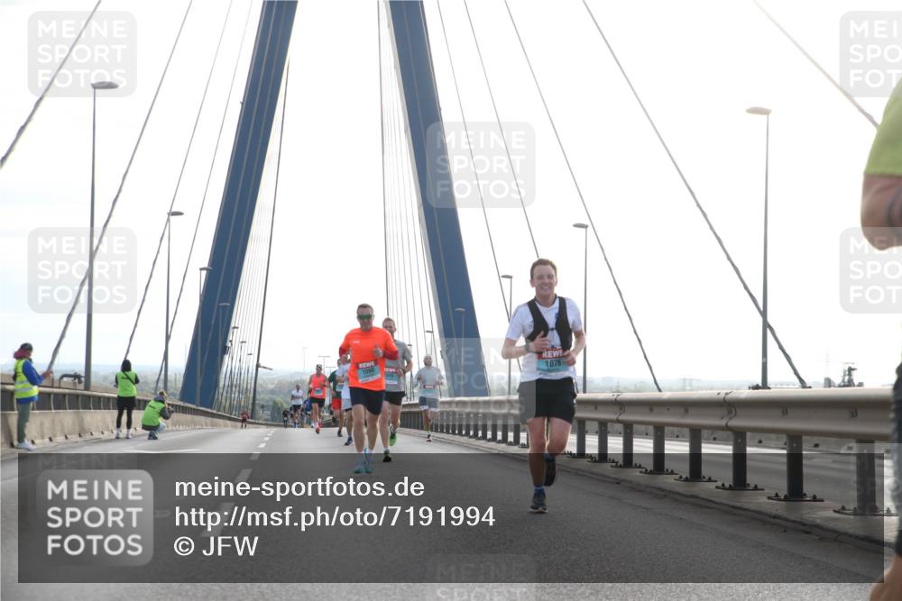 03.10.2024 - Köhlbrandbrückenlauf Jannik Wohlers http://msf.ph/oto/7191994 03.10.2024 09:18:56 Position 1 1090, 1076 meine-sportfotos.de