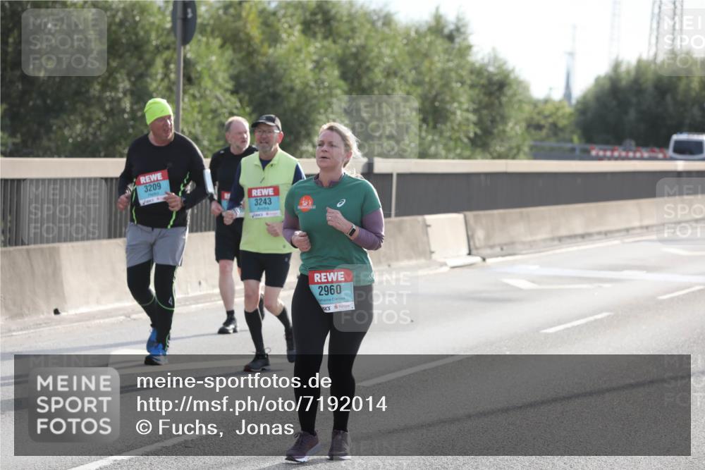 03.10.2024 - Köhlbrandbrückenlauf Fuchs,  Jonas http://msf.ph/oto/7192014 03.10.2024 09:25:11 Position 3 3209, 3243, 2960 meine-sportfotos.de