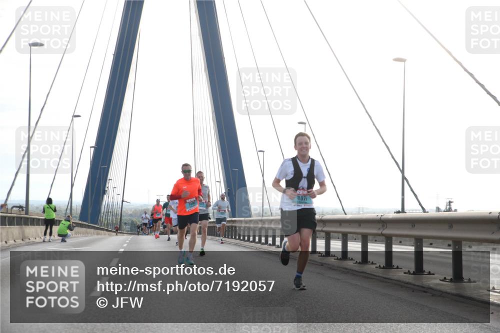 03.10.2024 - Köhlbrandbrückenlauf Jannik Wohlers http://msf.ph/oto/7192057 03.10.2024 09:18:57 Position 1 1090, 1075 meine-sportfotos.de