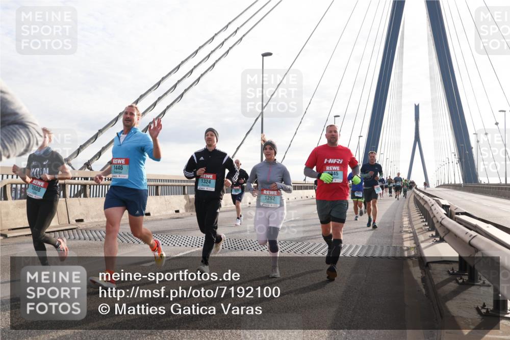 03.10.2024 - Köhlbrandbrückenlauf Matties Gatica Varas http://msf.ph/oto/7192100 03.10.2024 09:27:25 Position 2 2808, 1446, 1324, 1292, 945 meine-sportfotos.de