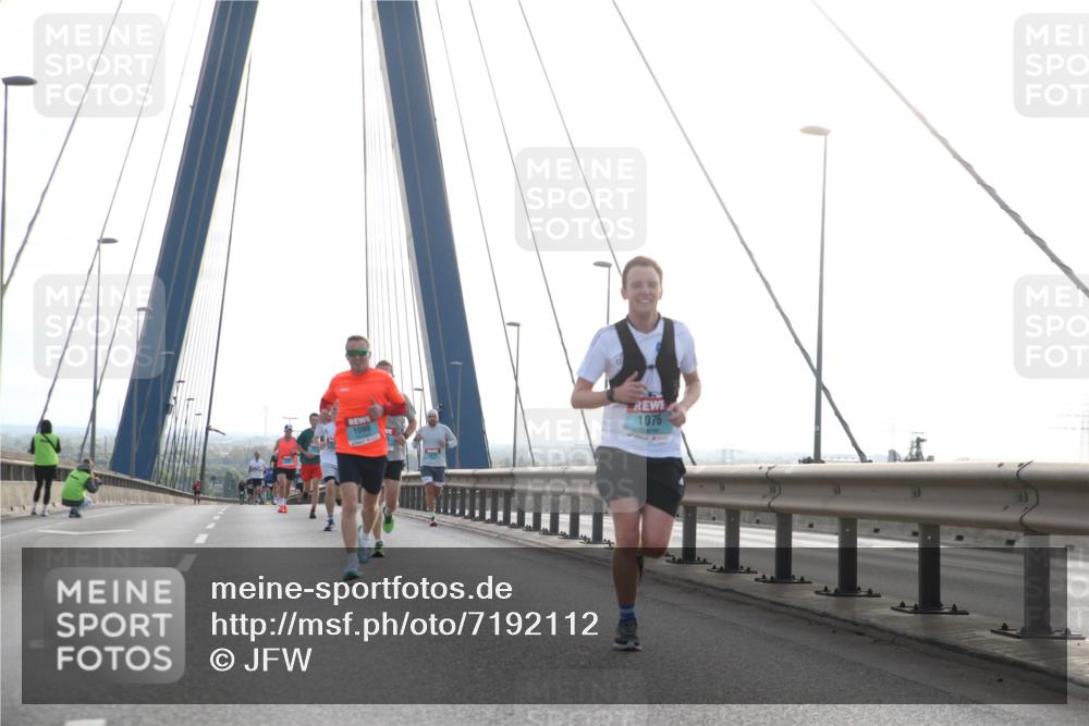03.10.2024 - Köhlbrandbrückenlauf Jannik Wohlers http://msf.ph/oto/7192112 03.10.2024 09:18:57 Position 1 1090, 1076 meine-sportfotos.de