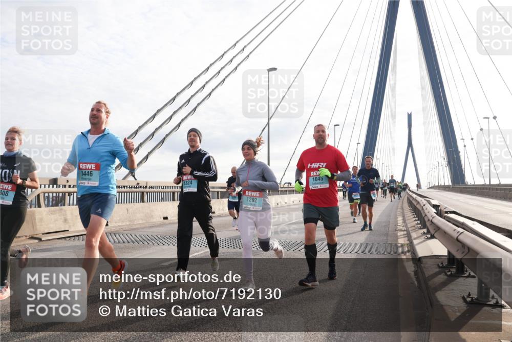 03.10.2024 - Köhlbrandbrückenlauf Matties Gatica Varas http://msf.ph/oto/7192130 03.10.2024 09:27:25 Position 2 808, 1446, 1324, 1292, 1045 meine-sportfotos.de