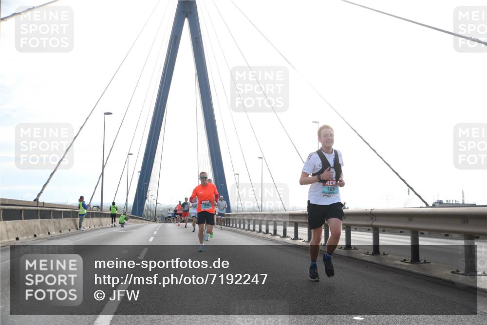 03.10.2024 - Köhlbrandbrückenlauf Jannik Wohlers http://msf.ph/oto/7192247 03.10.2024 09:18:58 Position 1 1090, 107 meine-sportfotos.de