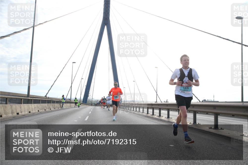 03.10.2024 - Köhlbrandbrückenlauf Jannik Wohlers http://msf.ph/oto/7192315 03.10.2024 09:18:58 Position 1 1090, 1076 meine-sportfotos.de