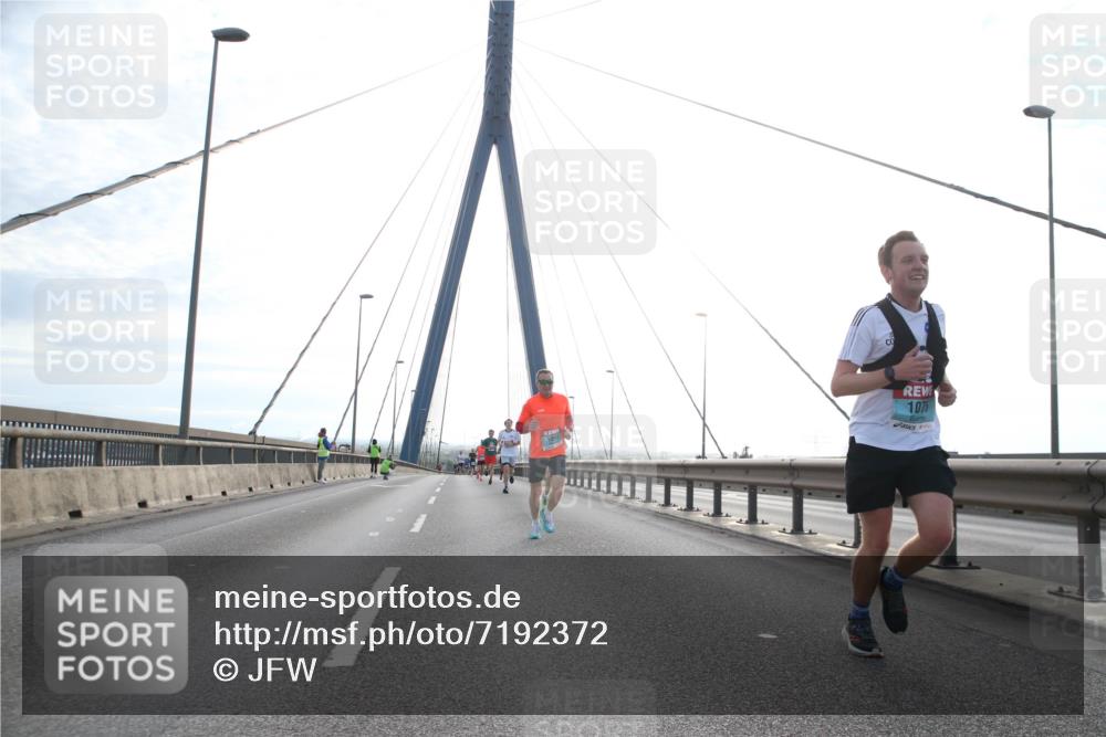03.10.2024 - Köhlbrandbrückenlauf Jannik Wohlers http://msf.ph/oto/7192372 03.10.2024 09:18:59 Position 1 107 meine-sportfotos.de