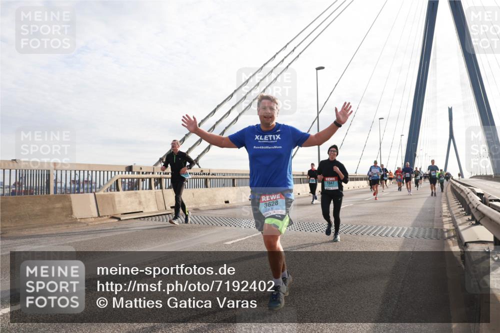 03.10.2024 - Köhlbrandbrückenlauf Matties Gatica Varas http://msf.ph/oto/7192402 03.10.2024 09:27:28 Position 2 4, 3628, 1947 meine-sportfotos.de