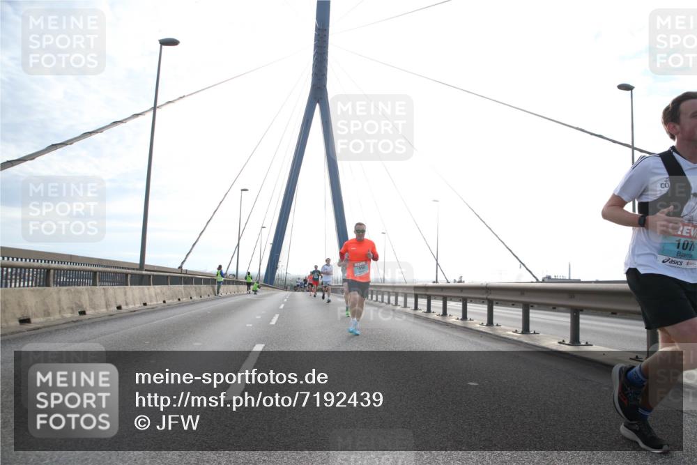 03.10.2024 - Köhlbrandbrückenlauf Jannik Wohlers http://msf.ph/oto/7192439 03.10.2024 09:18:59 Position 1 1090, 107 meine-sportfotos.de