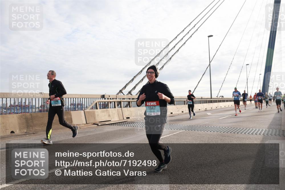 03.10.2024 - Köhlbrandbrückenlauf Matties Gatica Varas http://msf.ph/oto/7192498 03.10.2024 09:27:29 Position 2 1840, 1947 meine-sportfotos.de