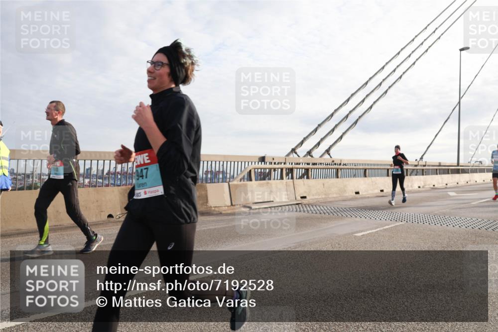 03.10.2024 - Köhlbrandbrückenlauf Matties Gatica Varas http://msf.ph/oto/7192528 03.10.2024 09:27:30 Position 2 947 meine-sportfotos.de