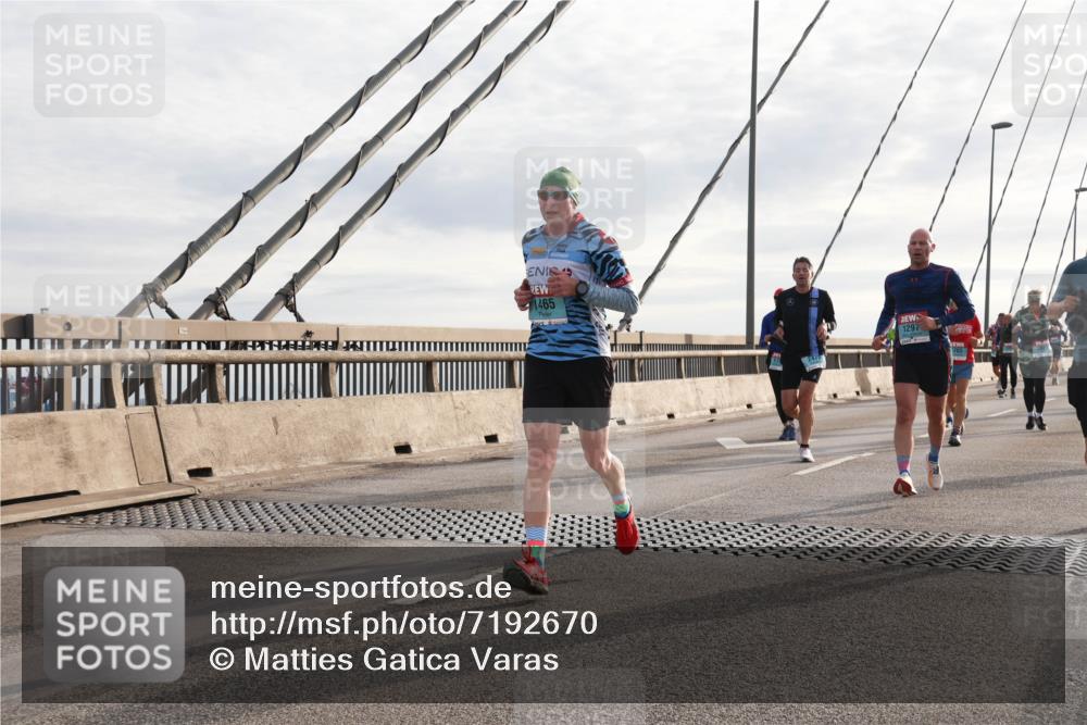 03.10.2024 - Köhlbrandbrückenlauf Matties Gatica Varas http://msf.ph/oto/7192670 03.10.2024 09:27:32 Position 2 1465, 1297 meine-sportfotos.de