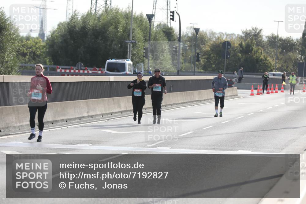 03.10.2024 - Köhlbrandbrückenlauf Fuchs,  Jonas http://msf.ph/oto/7192827 03.10.2024 09:26:01 Position 3 3604, 3588, 3585 meine-sportfotos.de