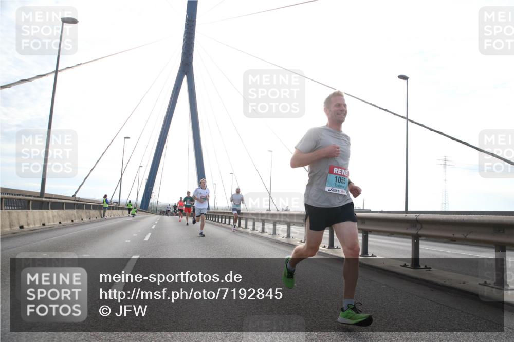 03.10.2024 - Köhlbrandbrückenlauf Jannik Wohlers http://msf.ph/oto/7192845 03.10.2024 09:19:01 Position 1 1055 meine-sportfotos.de