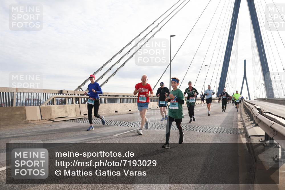 03.10.2024 - Köhlbrandbrückenlauf Matties Gatica Varas http://msf.ph/oto/7193029 03.10.2024 09:27:36 Position 2 1703, 1708, 2483, 2071 meine-sportfotos.de