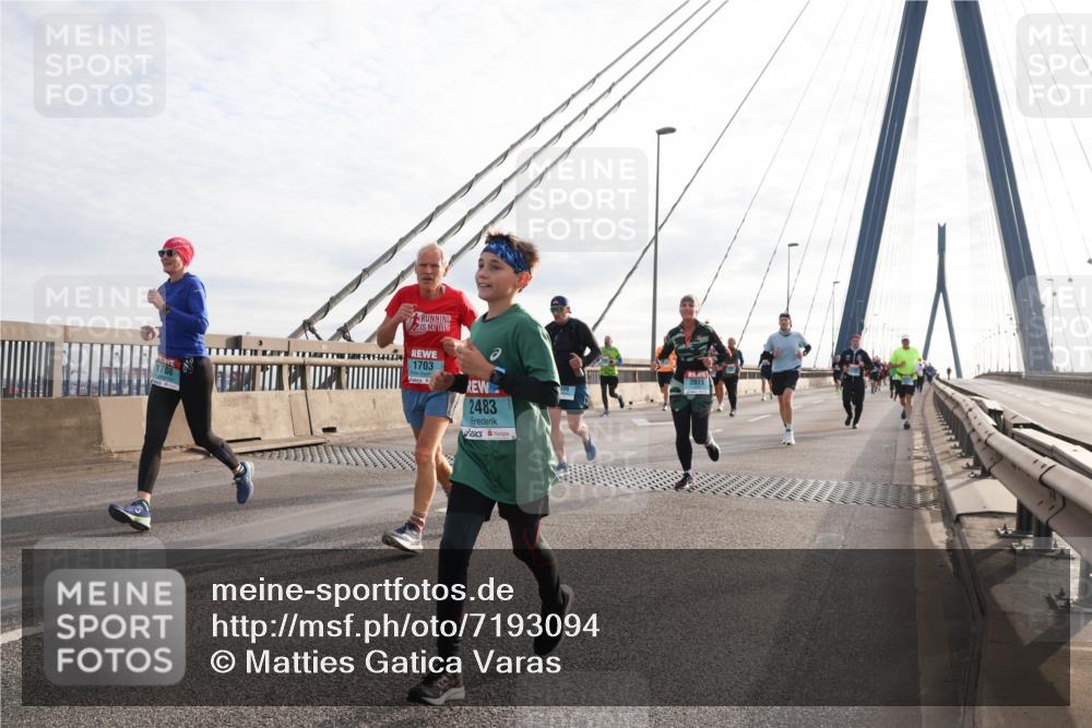 03.10.2024 - Köhlbrandbrückenlauf Matties Gatica Varas http://msf.ph/oto/7193094 03.10.2024 09:27:36 Position 2 1708, 1703, 2483, 2071 meine-sportfotos.de