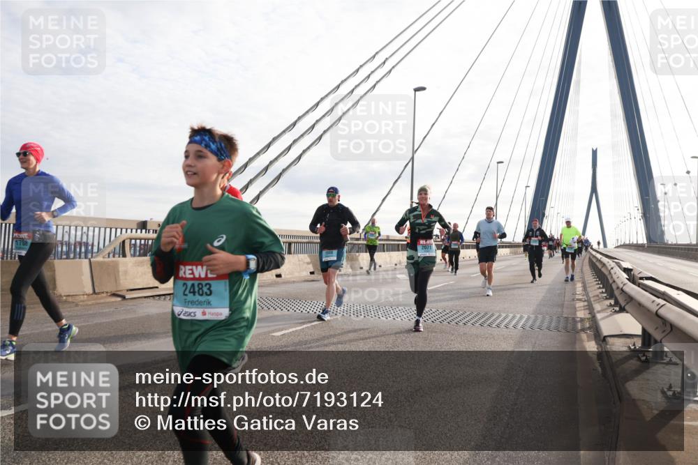 03.10.2024 - Köhlbrandbrückenlauf Matties Gatica Varas http://msf.ph/oto/7193124 03.10.2024 09:27:37 Position 2 2483, 2071 meine-sportfotos.de