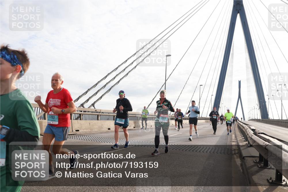 03.10.2024 - Köhlbrandbrückenlauf Matties Gatica Varas http://msf.ph/oto/7193159 03.10.2024 09:27:37 Position 2 1703, 2071, 1666 meine-sportfotos.de