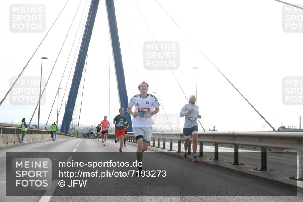 03.10.2024 - Köhlbrandbrückenlauf Jannik Wohlers http://msf.ph/oto/7193273 03.10.2024 09:19:02 Position 1 1125, 29, 1377 meine-sportfotos.de