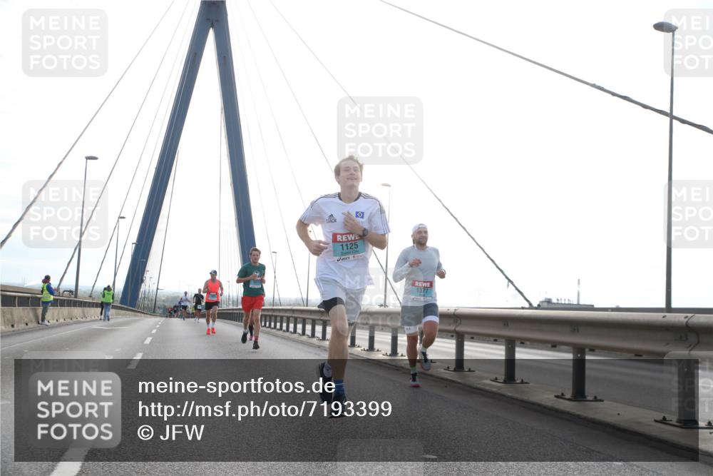 03.10.2024 - Köhlbrandbrückenlauf Jannik Wohlers http://msf.ph/oto/7193399 03.10.2024 09:19:03 Position 1 1125, 1377 meine-sportfotos.de