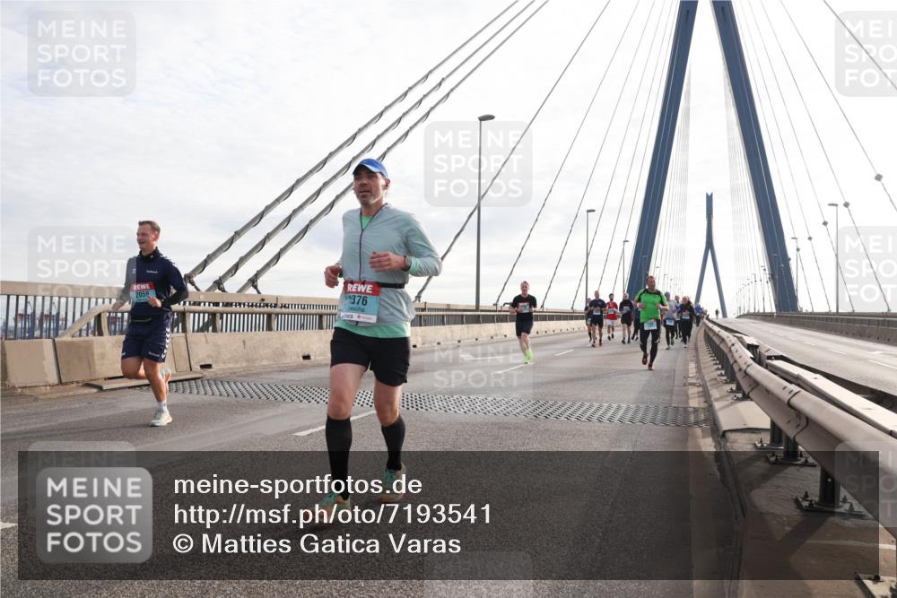 03.10.2024 - Köhlbrandbrückenlauf Matties Gatica Varas http://msf.ph/oto/7193541 03.10.2024 09:27:43 Position 2 2059, 1376 meine-sportfotos.de