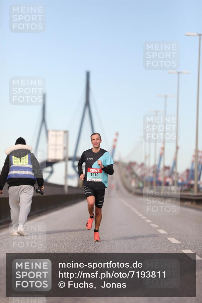 03.10.2024 - Köhlbrandbrückenlauf Fuchs,  Jonas http://msf.ph/oto/7193811 03.10.2024 09:32:44 Position 3 1010 meine-sportfotos.de