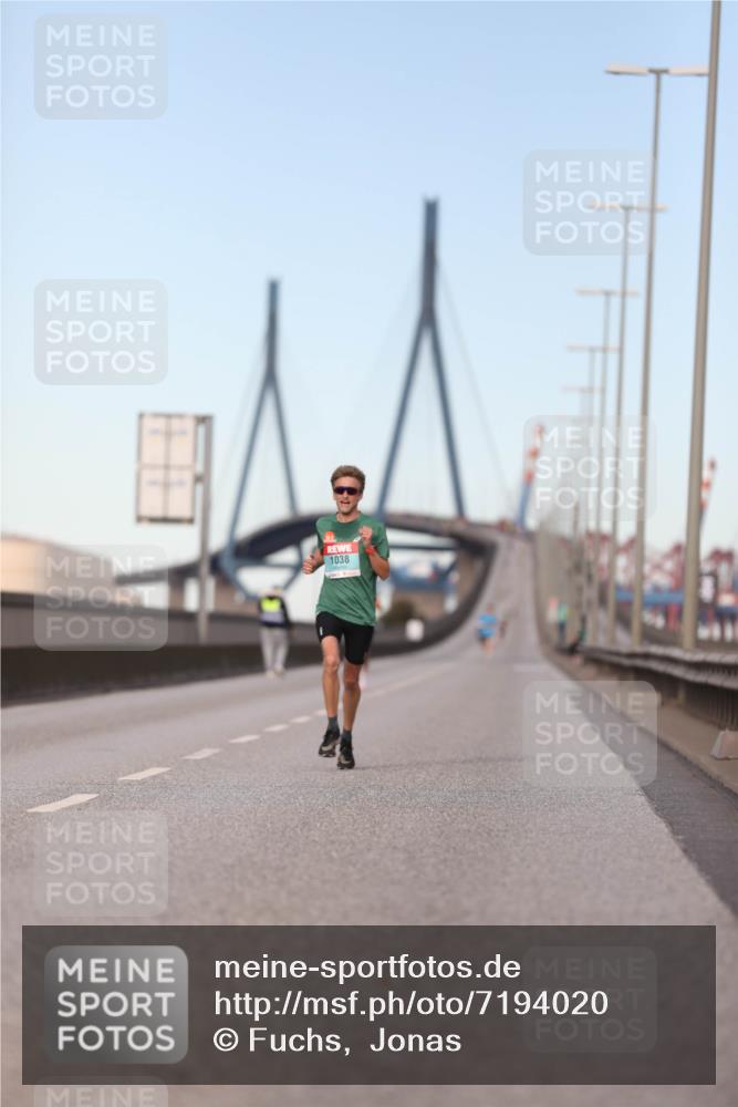 03.10.2024 - Köhlbrandbrückenlauf Fuchs,  Jonas http://msf.ph/oto/7194020 03.10.2024 09:34:01 Position 3 1038 meine-sportfotos.de