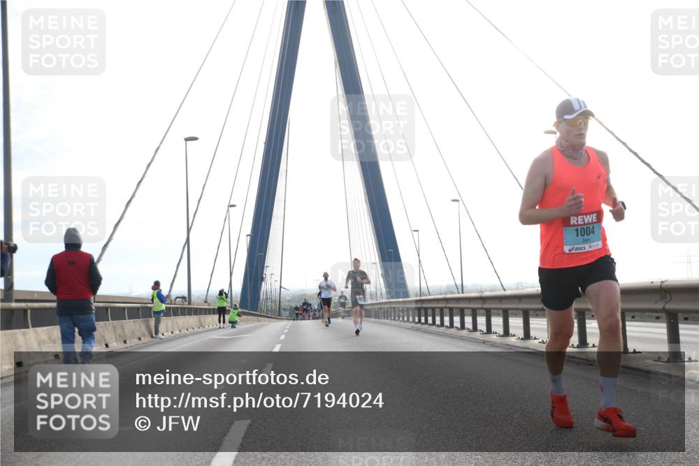 03.10.2024 - Köhlbrandbrückenlauf Jannik Wohlers http://msf.ph/oto/7194024 03.10.2024 09:19:08 Position 1 1004 meine-sportfotos.de