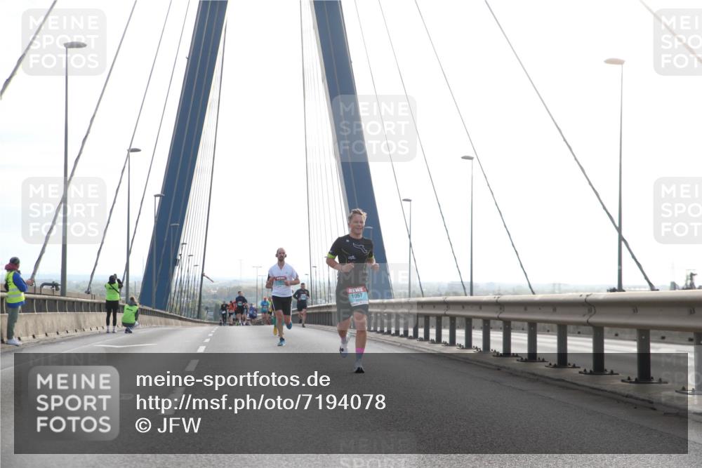 03.10.2024 - Köhlbrandbrückenlauf Jannik Wohlers http://msf.ph/oto/7194078 03.10.2024 09:19:10 Position 1 1057 meine-sportfotos.de