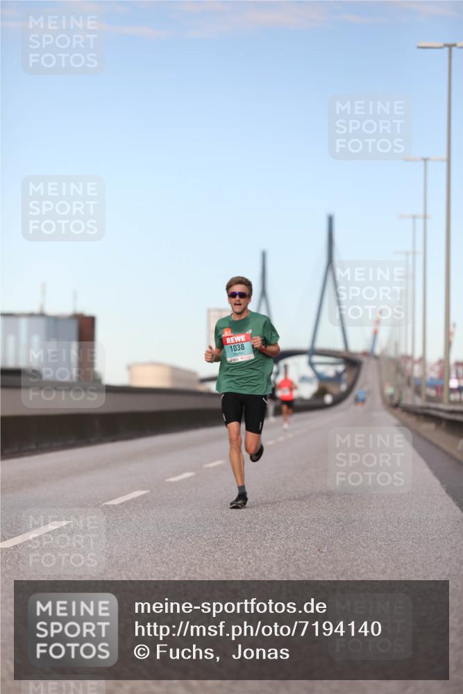 03.10.2024 - Köhlbrandbrückenlauf Fuchs,  Jonas http://msf.ph/oto/7194140 03.10.2024 09:34:04 Position 3 1038 meine-sportfotos.de