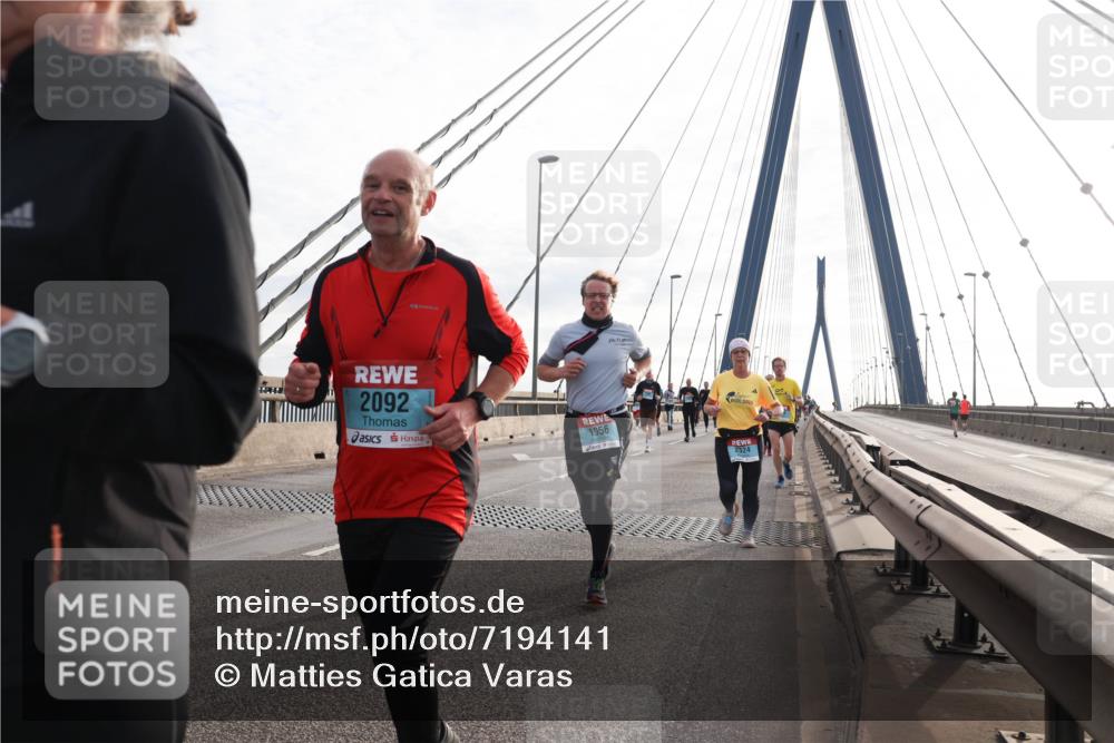 03.10.2024 - Köhlbrandbrückenlauf Matties Gatica Varas http://msf.ph/oto/7194141 03.10.2024 09:27:51 Position 2 2092, 1956, 2324 meine-sportfotos.de