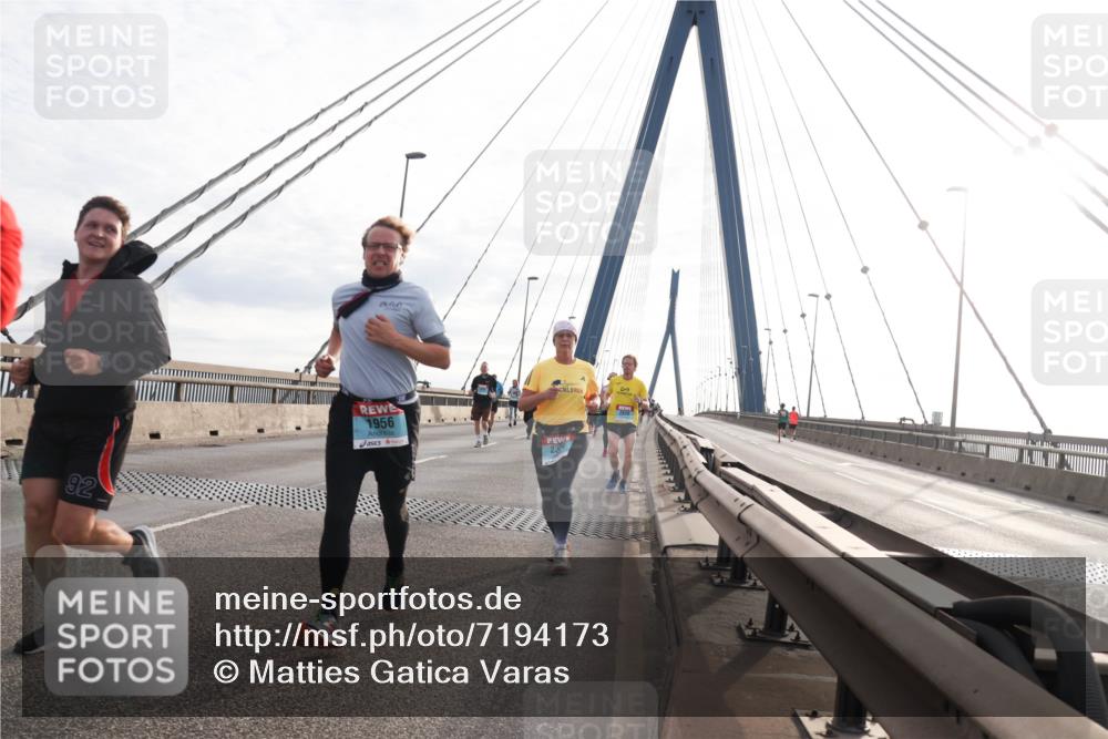 03.10.2024 - Köhlbrandbrückenlauf Matties Gatica Varas http://msf.ph/oto/7194173 03.10.2024 09:27:52 Position 2 92, 1956, 23 meine-sportfotos.de