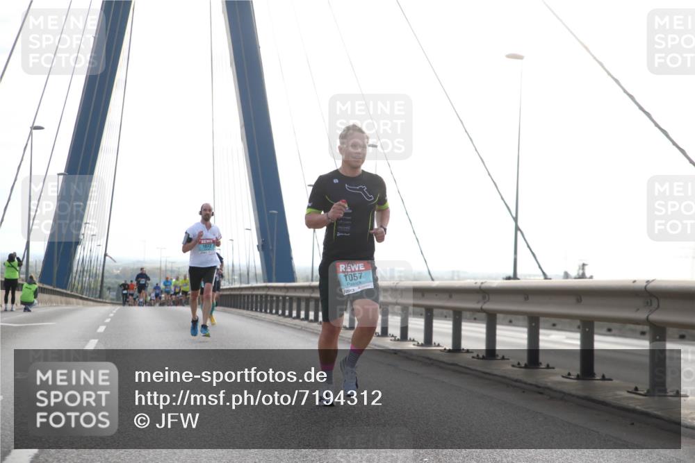 03.10.2024 - Köhlbrandbrückenlauf Jannik Wohlers http://msf.ph/oto/7194312 03.10.2024 09:19:11 Position 1 1072, 057 meine-sportfotos.de
