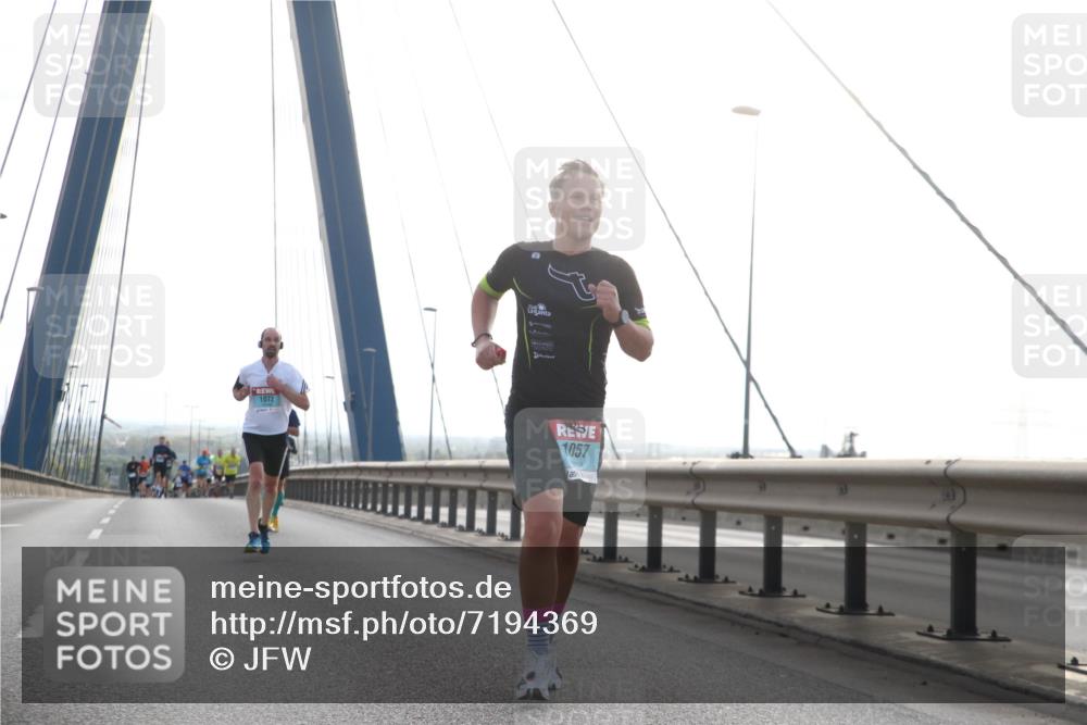 03.10.2024 - Köhlbrandbrückenlauf Jannik Wohlers http://msf.ph/oto/7194369 03.10.2024 09:19:12 Position 1 1072, 1057 meine-sportfotos.de