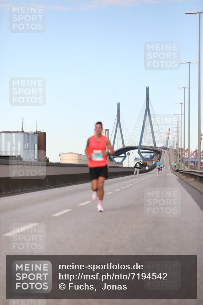 03.10.2024 - Köhlbrandbrückenlauf Fuchs,  Jonas http://msf.ph/oto/7194542 03.10.2024 09:34:16 Position 3  meine-sportfotos.de