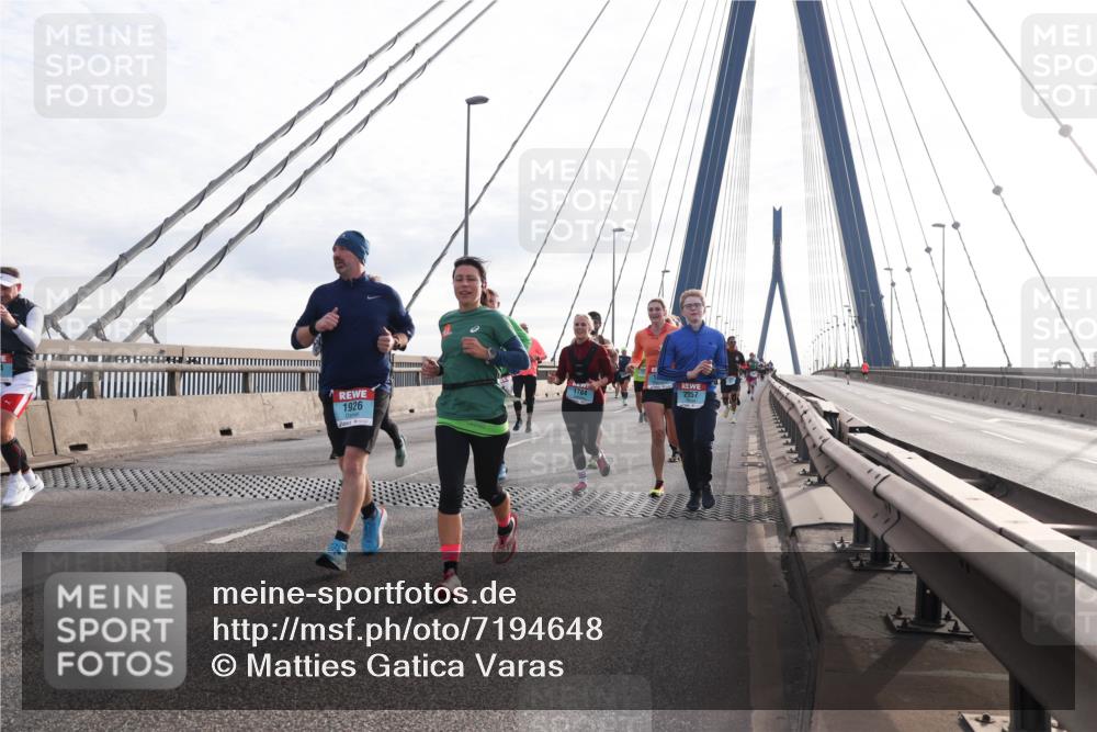 03.10.2024 - Köhlbrandbrückenlauf Matties Gatica Varas http://msf.ph/oto/7194648 03.10.2024 09:27:59 Position 2 1926, 1784, 2057 meine-sportfotos.de