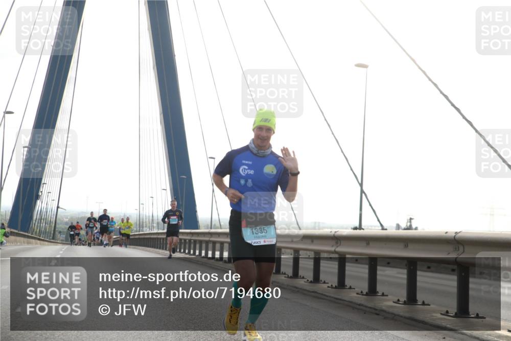 03.10.2024 - Köhlbrandbrückenlauf Jannik Wohlers http://msf.ph/oto/7194680 03.10.2024 09:19:16 Position 1 1335 meine-sportfotos.de