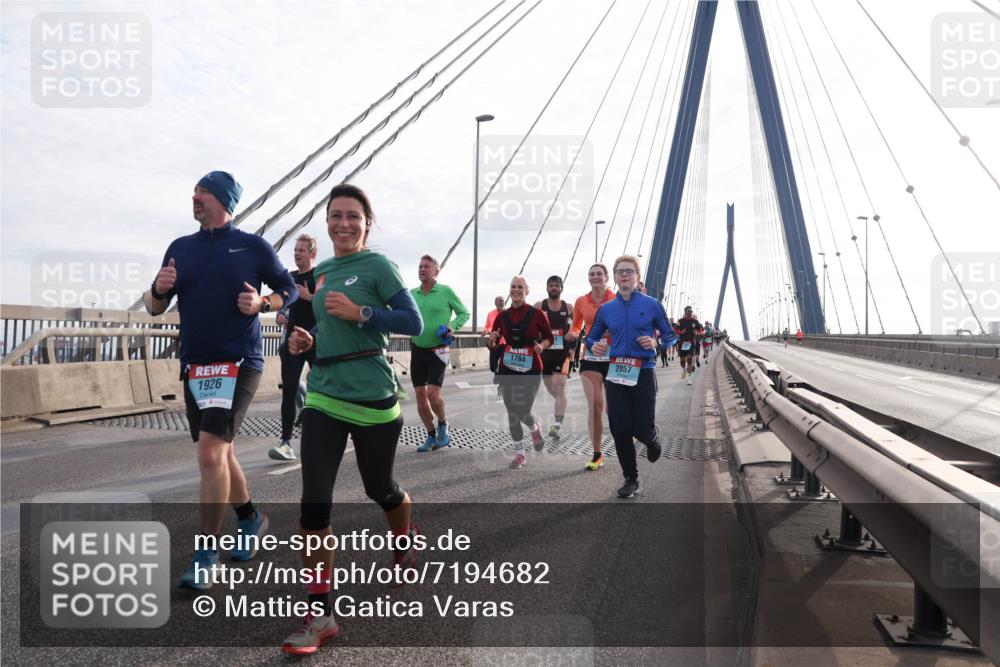 03.10.2024 - Köhlbrandbrückenlauf Matties Gatica Varas http://msf.ph/oto/7194682 03.10.2024 09:28:00 Position 2 1926, 1784, 2057 meine-sportfotos.de