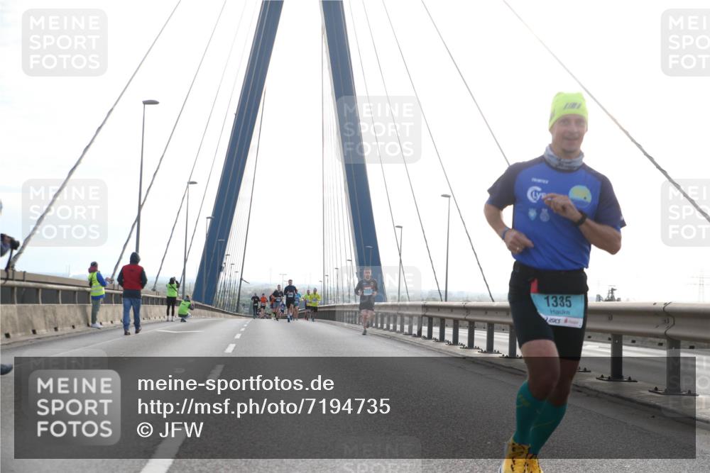03.10.2024 - Köhlbrandbrückenlauf Jannik Wohlers http://msf.ph/oto/7194735 03.10.2024 09:19:17 Position 1 1335 meine-sportfotos.de