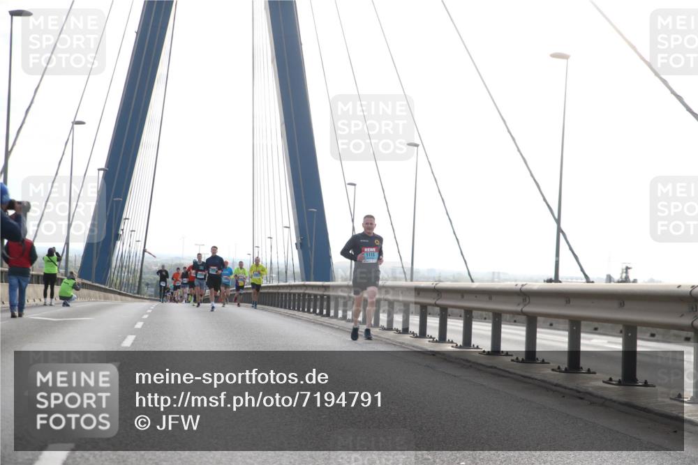 03.10.2024 - Köhlbrandbrückenlauf Jannik Wohlers http://msf.ph/oto/7194791 03.10.2024 09:19:19 Position 1 1115 meine-sportfotos.de