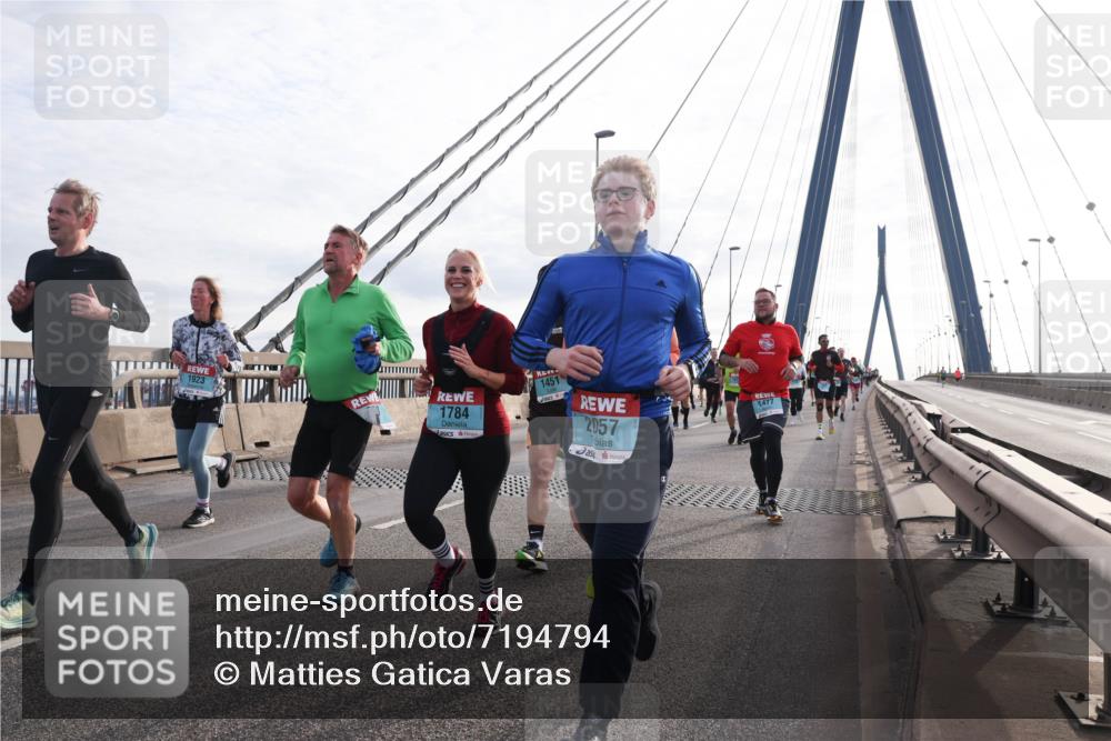 03.10.2024 - Köhlbrandbrückenlauf Matties Gatica Varas http://msf.ph/oto/7194794 03.10.2024 09:28:01 Position 2 1923, 1784, 1451, 2057, 1477 meine-sportfotos.de