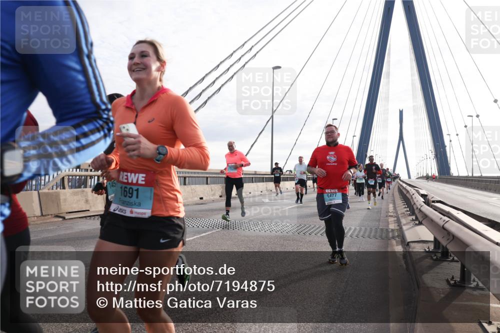 03.10.2024 - Köhlbrandbrückenlauf Matties Gatica Varas http://msf.ph/oto/7194875 03.10.2024 09:28:02 Position 2 145, 1691, 1477 meine-sportfotos.de