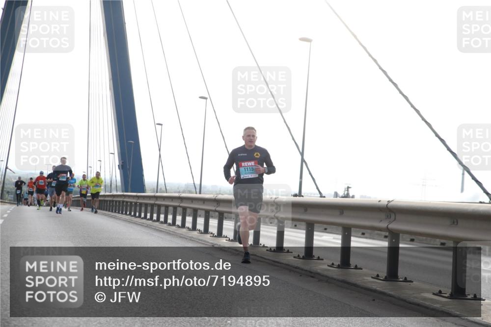 03.10.2024 - Köhlbrandbrückenlauf Jannik Wohlers http://msf.ph/oto/7194895 03.10.2024 09:19:20 Position 1 1115 meine-sportfotos.de